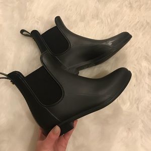 Super cute and trendy rain booties!